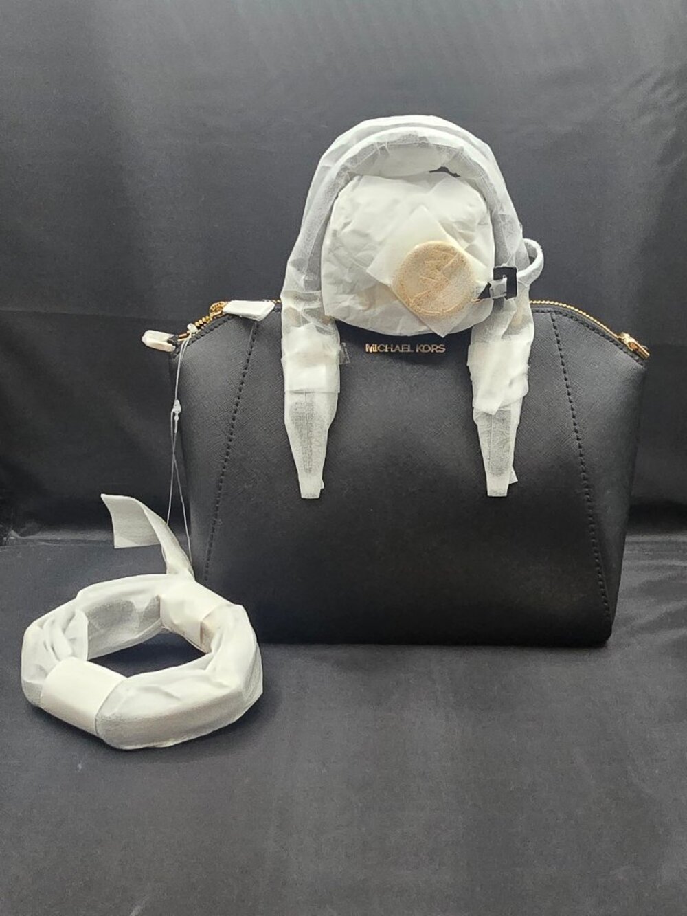 Michael Kors Ciara Medium Messenger Black